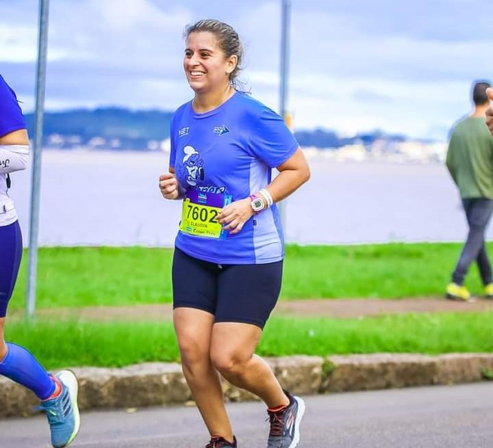 Claudia corre na maratona do Imama.